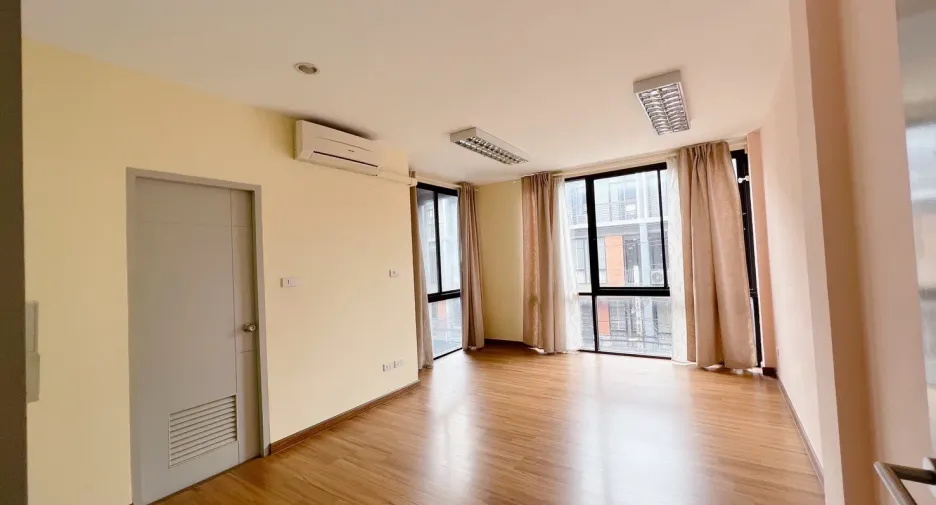 For rent and for sale 4 bedrooms townhouse in Pak Kret, Nonthaburi