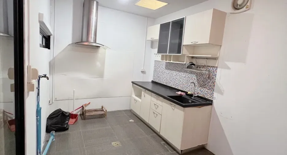 For rent and for sale 4 bedrooms townhouse in Pak Kret, Nonthaburi