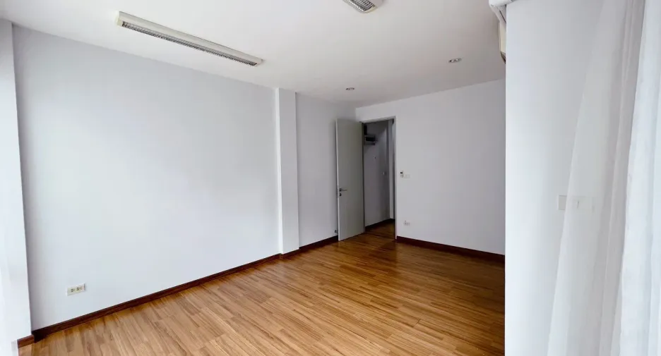 For rent and for sale 4 bedrooms townhouse in Pak Kret, Nonthaburi