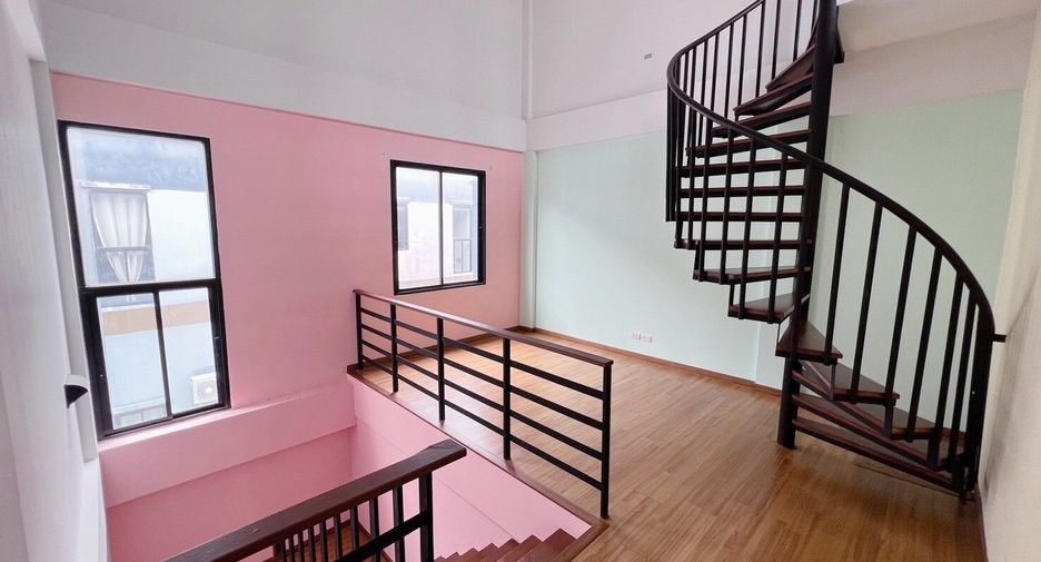 For rent and for sale 4 bedrooms townhouse in Pak Kret, Nonthaburi