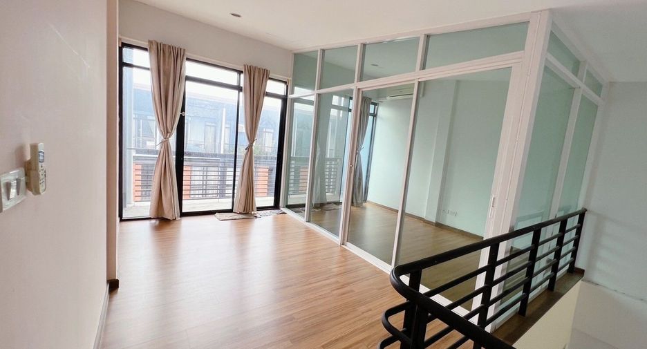 For rent and for sale 4 bedrooms townhouse in Pak Kret, Nonthaburi