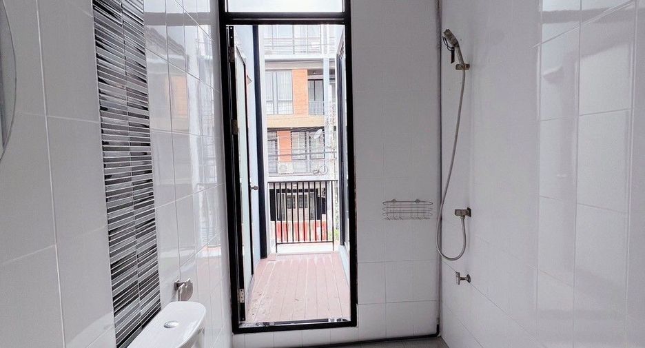 For sale and for rent 4 bedrooms townhouse in Pak Kret, Nonthaburi