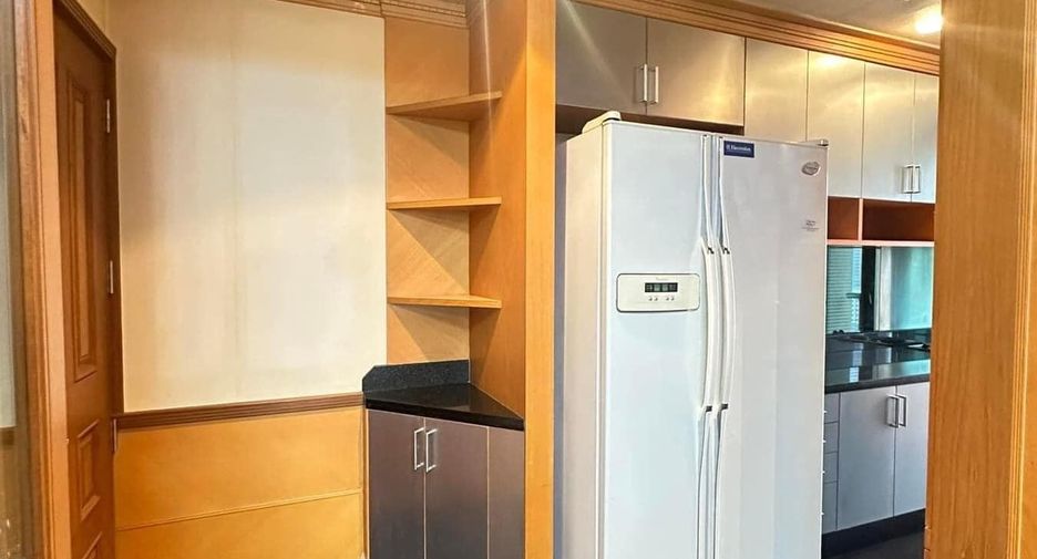 For sale 3 bedrooms condo in Pathum Wan, Bangkok