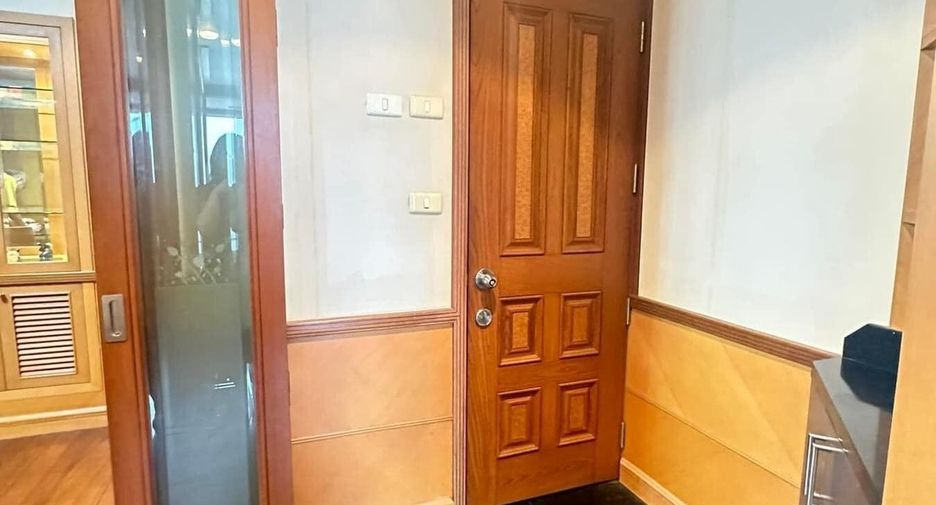 For sale 3 bedrooms condo in Pathum Wan, Bangkok