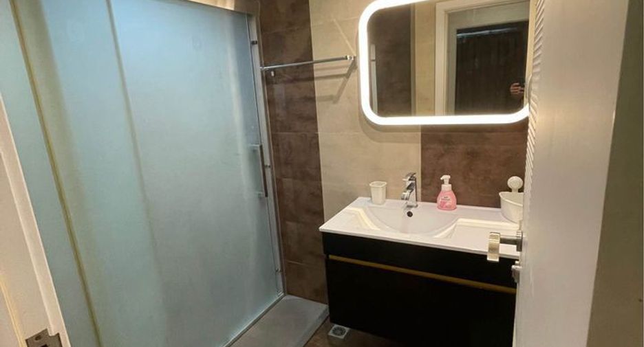 Condo en venta y en alquiler de 2 habitaciones en Chatuchak, Bangkok
