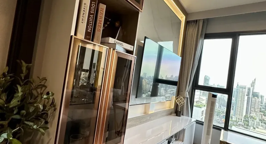 For sale 1 bed condo in Huai Khwang, Bangkok