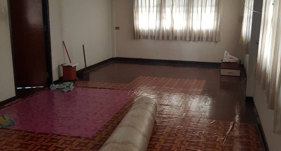 For sale 4 bedrooms house in Don Mueang, Bangkok