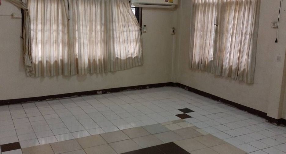 For sale 4 bedrooms house in Don Mueang, Bangkok
