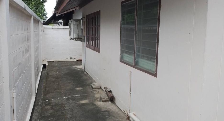 For sale 4 bedrooms house in Don Mueang, Bangkok