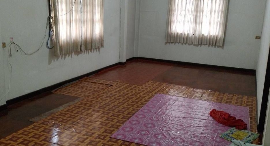 For sale 4 bedrooms house in Don Mueang, Bangkok