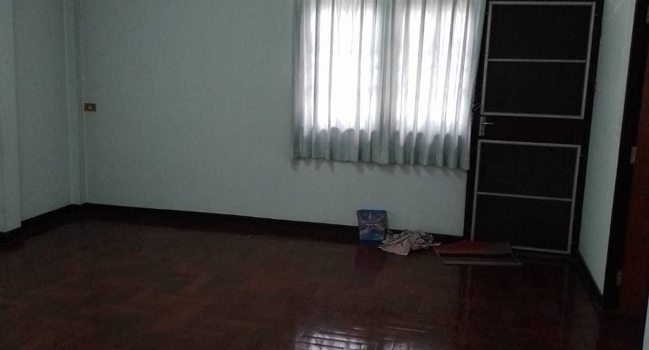 For sale 4 bedrooms house in Don Mueang, Bangkok