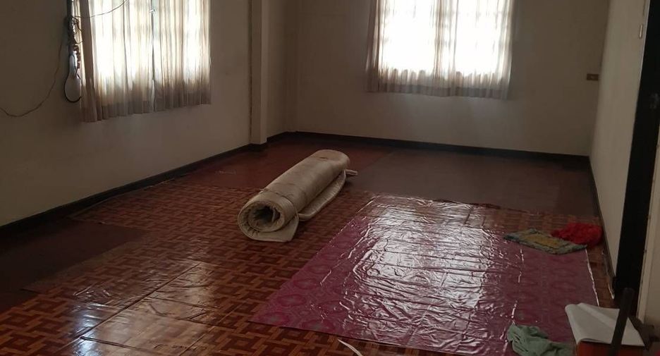 For sale 4 bedrooms house in Don Mueang, Bangkok