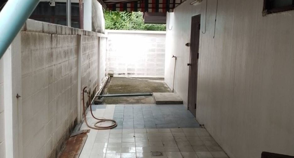 For sale 4 bedrooms house in Don Mueang, Bangkok