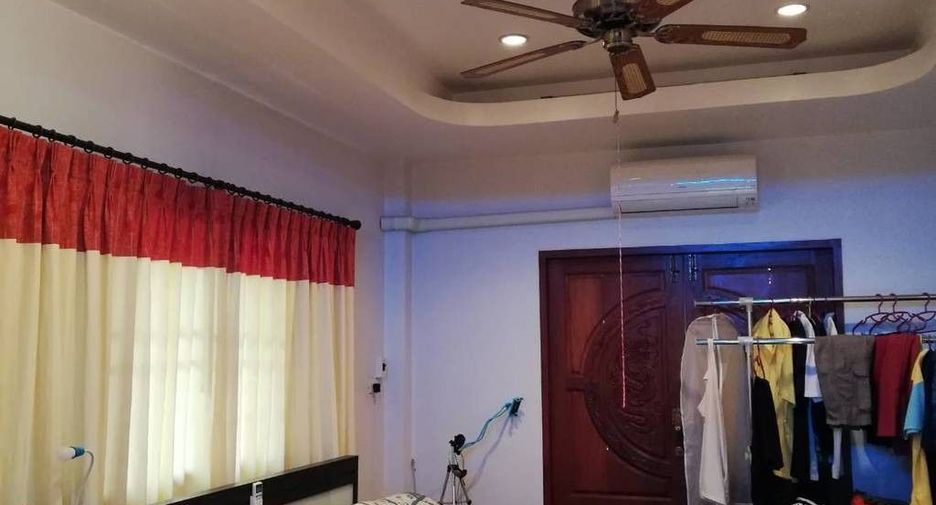 For sale 4 bedrooms house in Mueang Phrae, Phrae