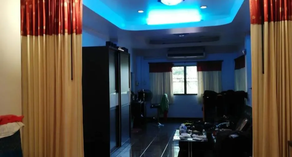For sale 4 bedrooms house in Mueang Phrae, Phrae