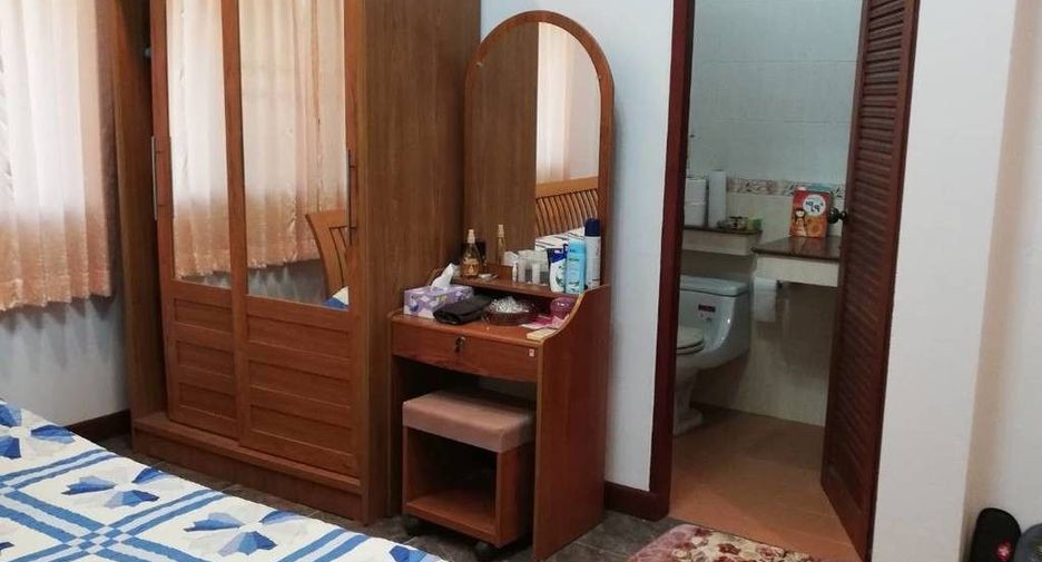 For sale 4 bedrooms house in Mueang Phrae, Phrae