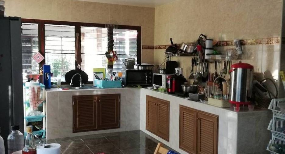 For sale 4 bedrooms house in Mueang Phrae, Phrae