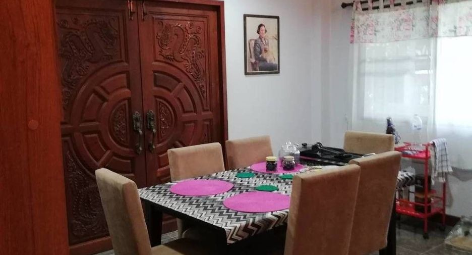 For sale 4 bedrooms house in Mueang Phrae, Phrae