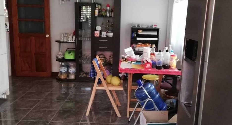 For sale 4 bedrooms house in Mueang Phrae, Phrae