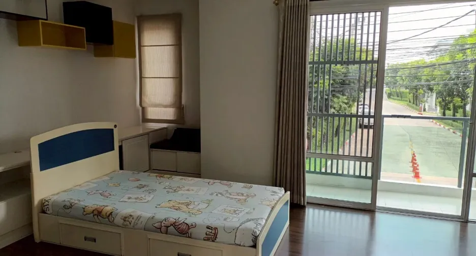 For sale 3 bedrooms townhouse in Prawet, Bangkok