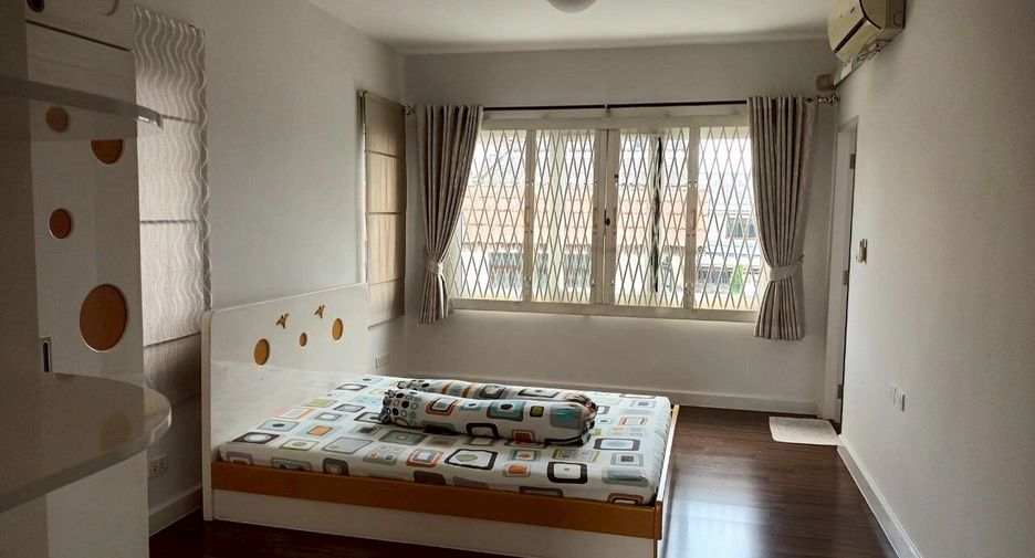 For sale 3 bedrooms townhouse in Prawet, Bangkok