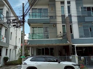 Продажа 3 спальни таунхаус в Пращет, Бангкок