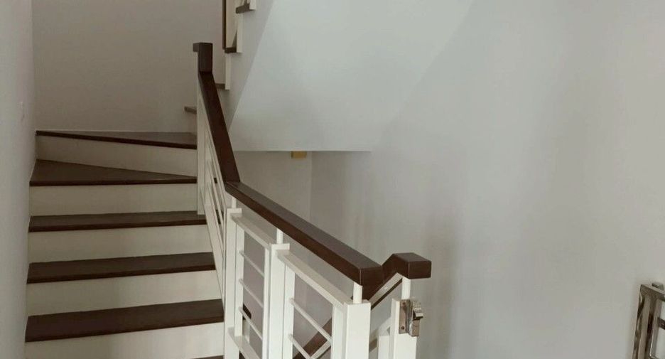 For sale 3 bedrooms townhouse in Prawet, Bangkok