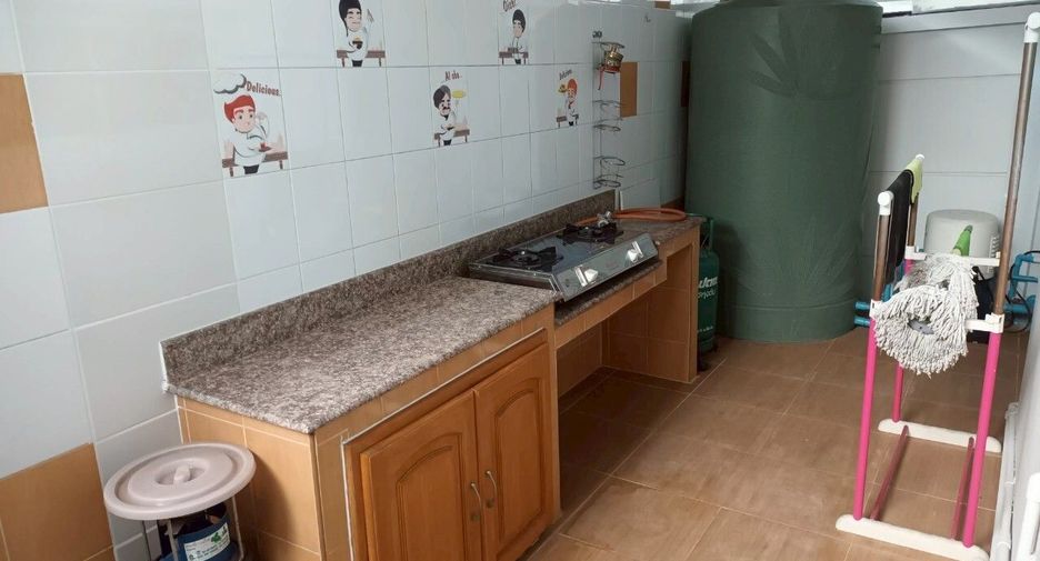 Casa adosada en venta de 3 habitaciones en Prawet, Bangkok