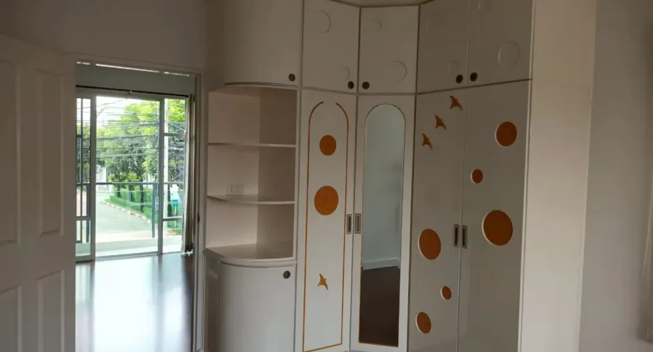 For sale 3 bedrooms townhouse in Prawet, Bangkok
