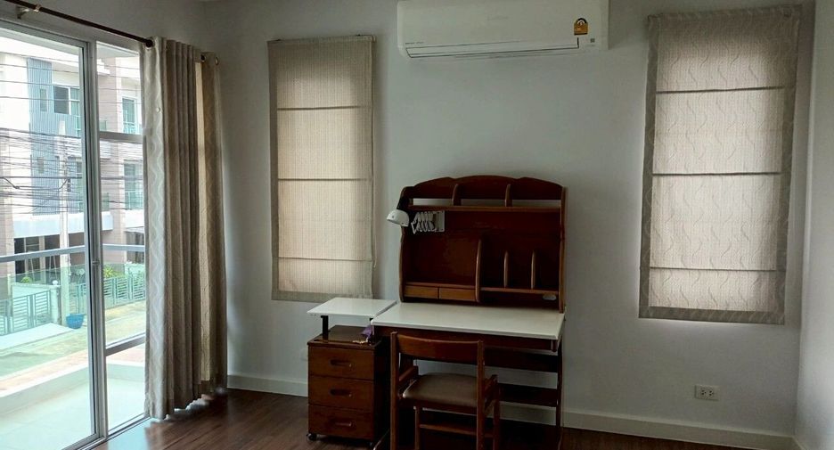 For sale 3 bedrooms townhouse in Prawet, Bangkok
