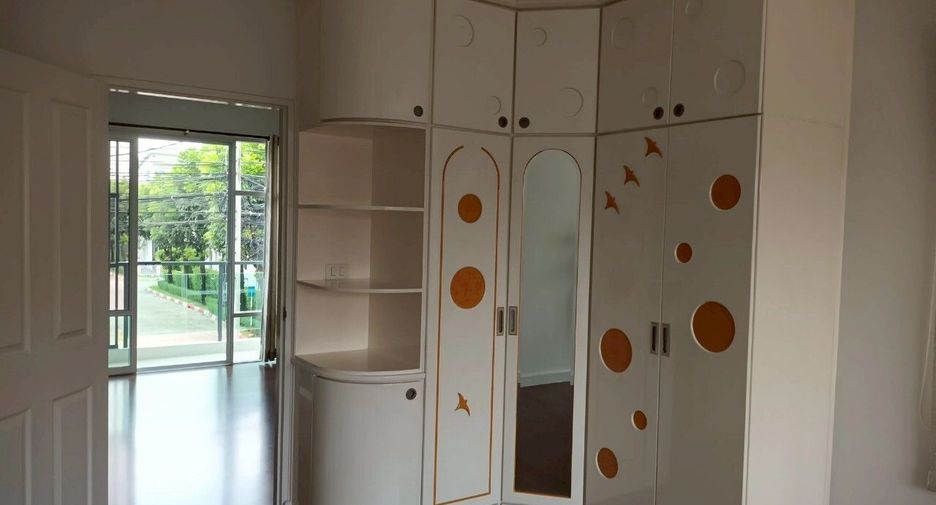 Casa adosada en venta de 3 habitaciones en Prawet, Bangkok