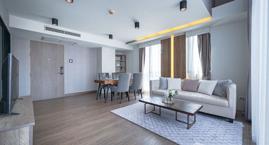 For sale 3 bedrooms condo in Phra Khanong, Bangkok