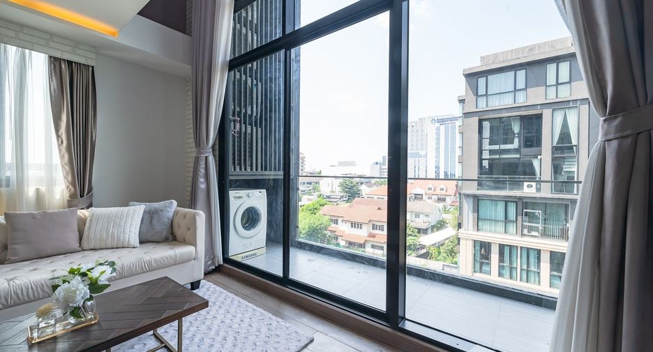 For sale 3 bedrooms condo in Phra Khanong, Bangkok