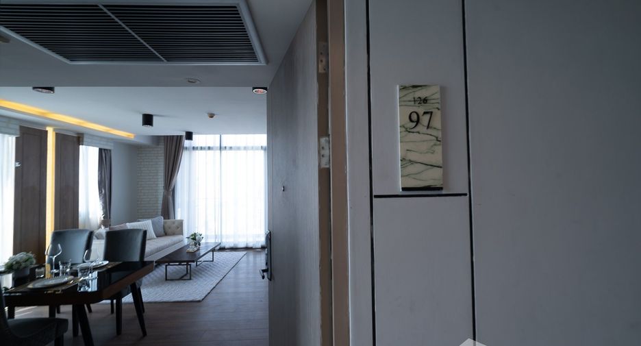 For sale 3 bedrooms condo in Phra Khanong, Bangkok