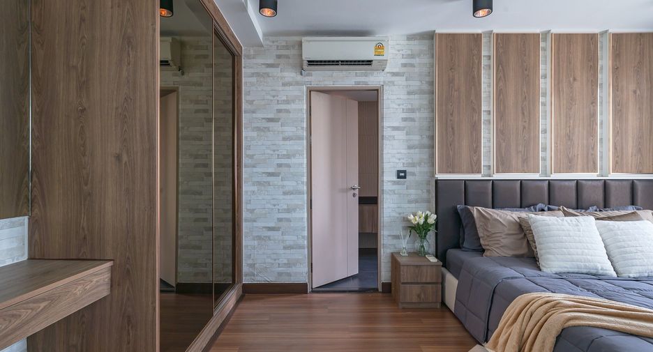 For sale 3 bedrooms condo in Phra Khanong, Bangkok