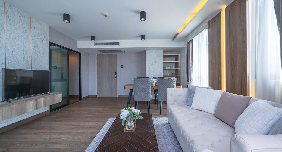 For sale 3 bedrooms condo in Phra Khanong, Bangkok