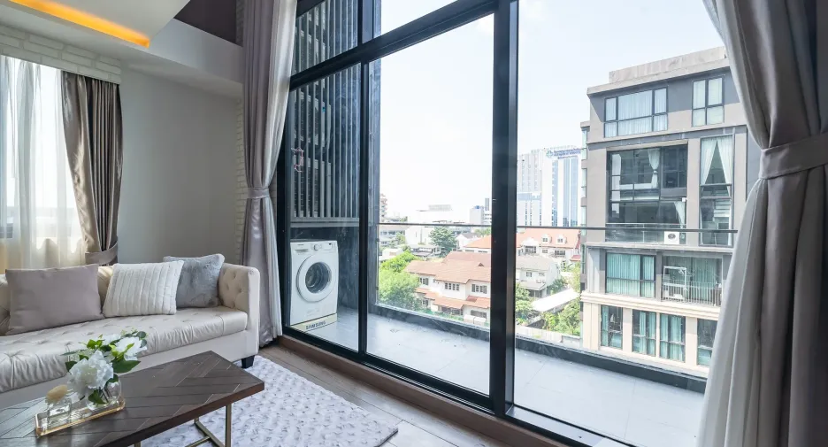 For sale 3 bedrooms condo in Phra Khanong, Bangkok