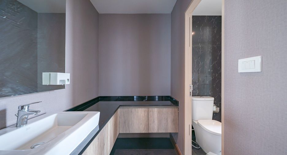 For sale 3 bedrooms condo in Phra Khanong, Bangkok