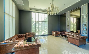 À vendre 3 chambres condo à Phra Khanong, Bangkok