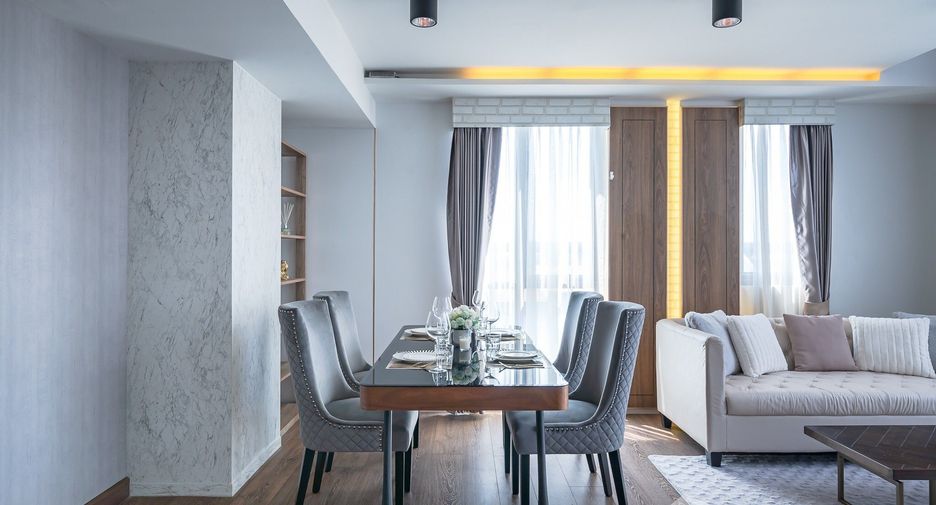 For sale 3 bedrooms condo in Phra Khanong, Bangkok