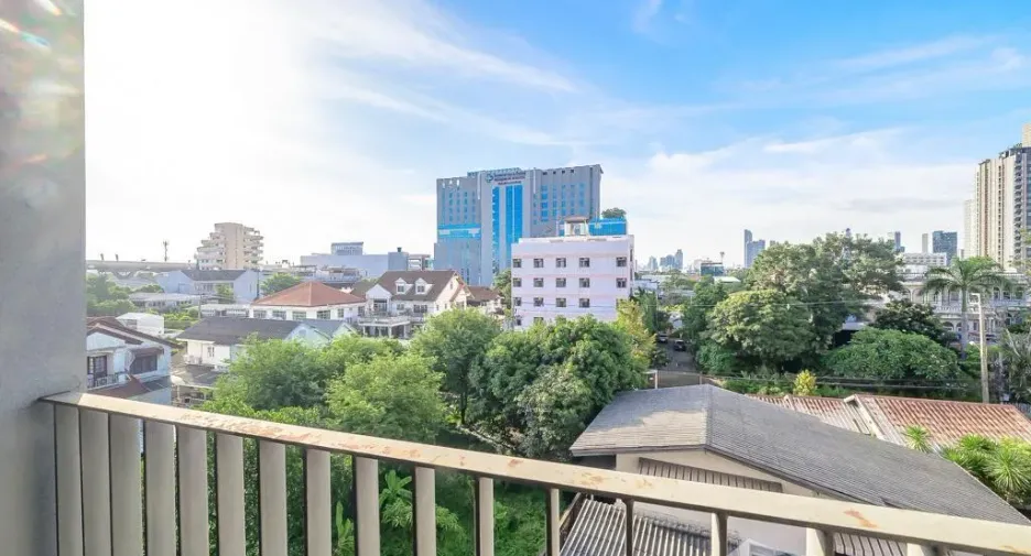 For sale and for rent 1 bed condo in Phra Khanong, Bangkok