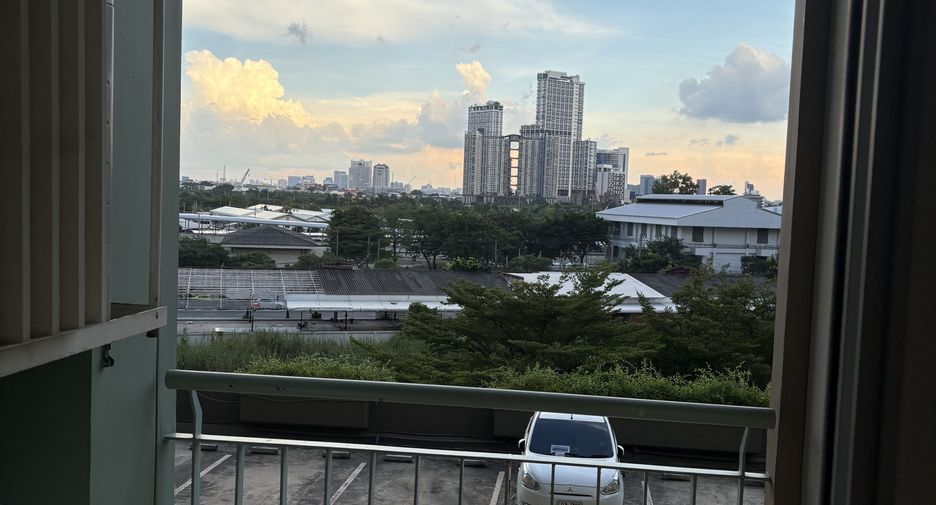 Wohnung zum Kauf mit 1 Zimmer in Huai Khwang, Bangkok