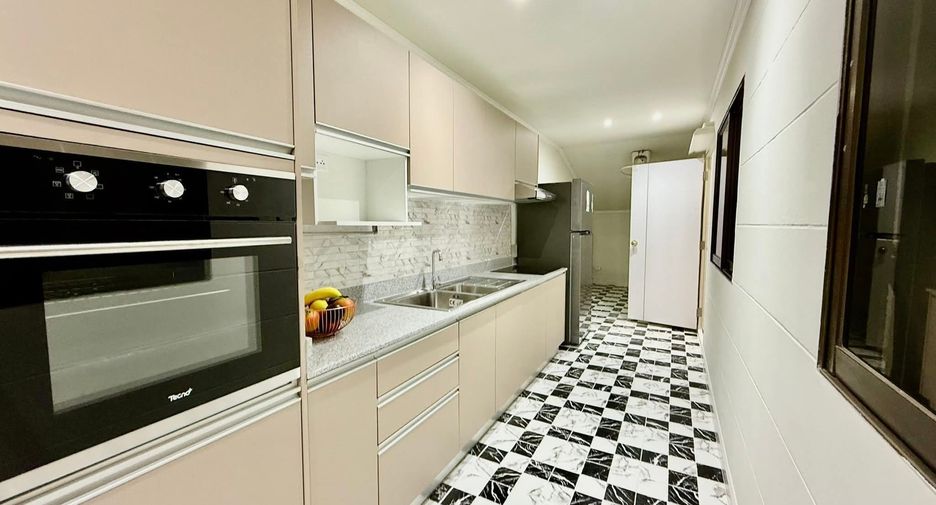 For sale 4 bedrooms villa in Bang Lamung, Chonburi