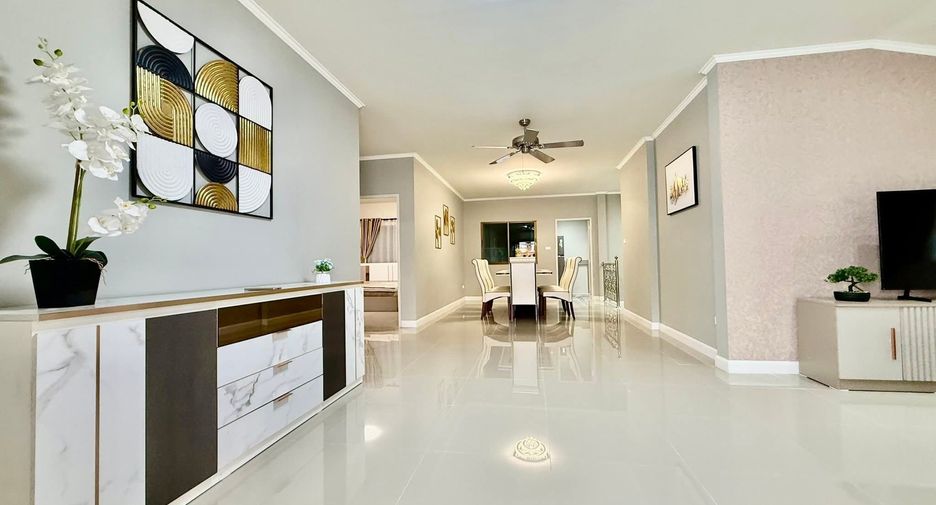 For sale 4 bedrooms villa in Bang Lamung, Chonburi
