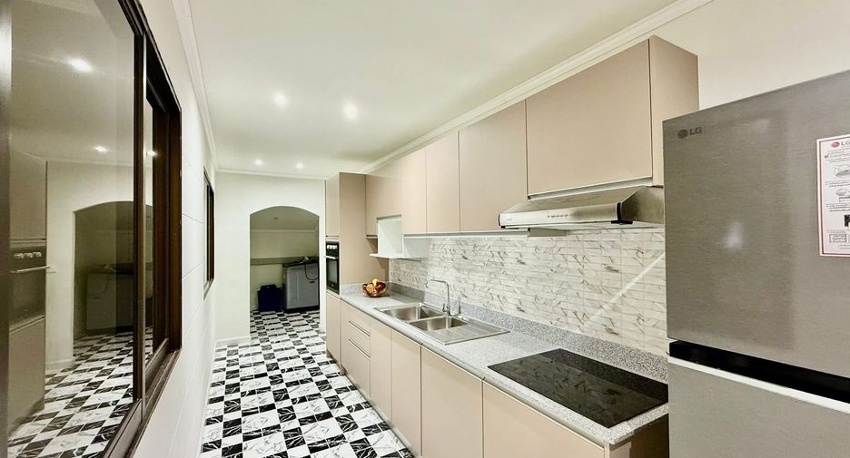 For sale 4 bedrooms villa in Bang Lamung, Chonburi