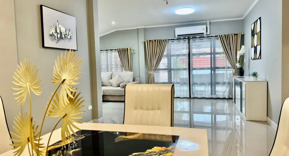 For sale 4 bedrooms villa in Bang Lamung, Chonburi