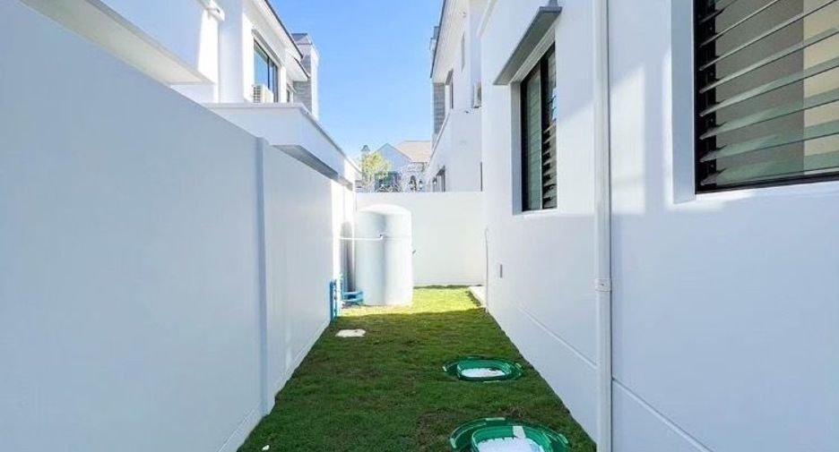 For sale 4 bedrooms house in Saphan Sung, Bangkok
