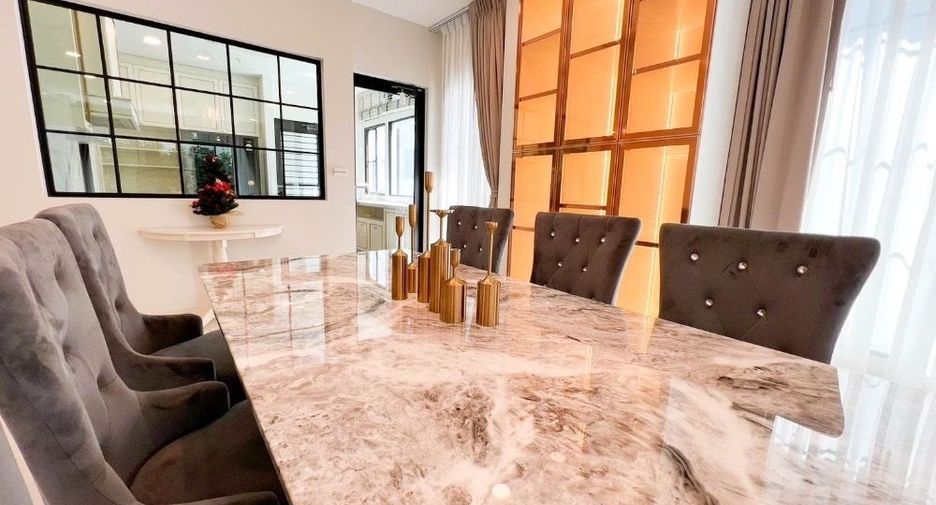 For sale 4 bedrooms house in Saphan Sung, Bangkok