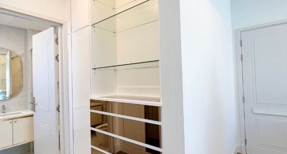 For sale 4 bedrooms house in Saphan Sung, Bangkok