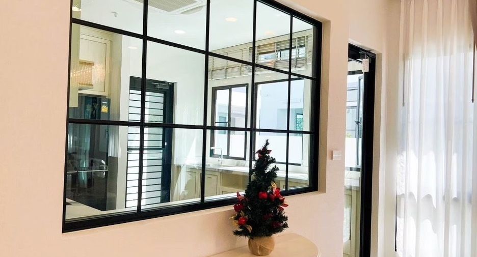 For sale 4 bedrooms house in Saphan Sung, Bangkok